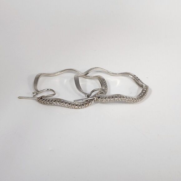 Elegant Wavy 18k White Gold Diamonds Hoop Earrings - Picture 3 of 10